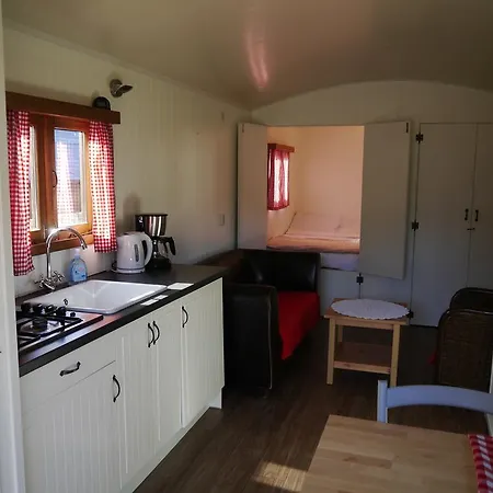 Glamping For Four Persons 캠프장 *