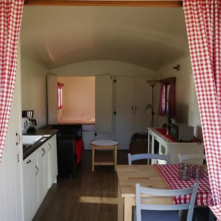 캠프장 Glamping For Four Persons 바트사흐사
